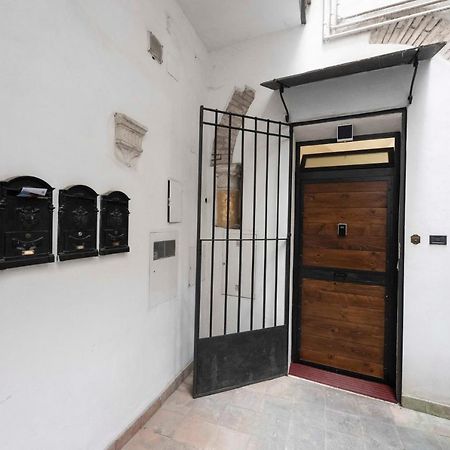 Studio Delle Grotte - Campo De' Fiori Рим Екстер'єр фото