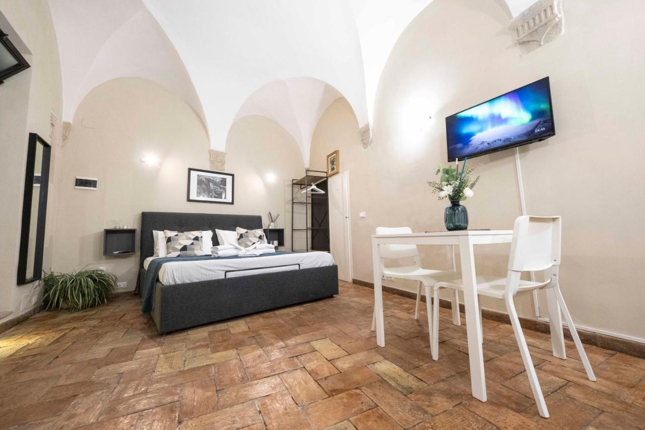 Studio Delle Grotte - Campo De' Fiori Рим Екстер'єр фото